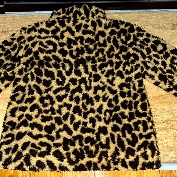 Girls J Crew Crewcuts zip T fleece in leopard - Picture 2 of 4